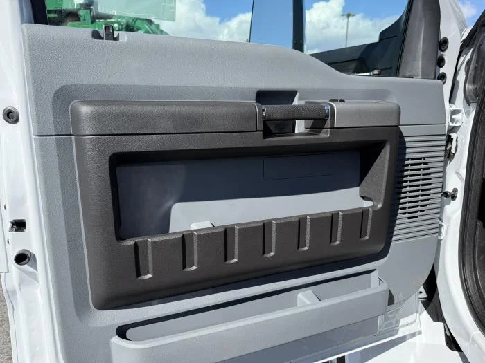 2027 Ford F-650 — photo 9