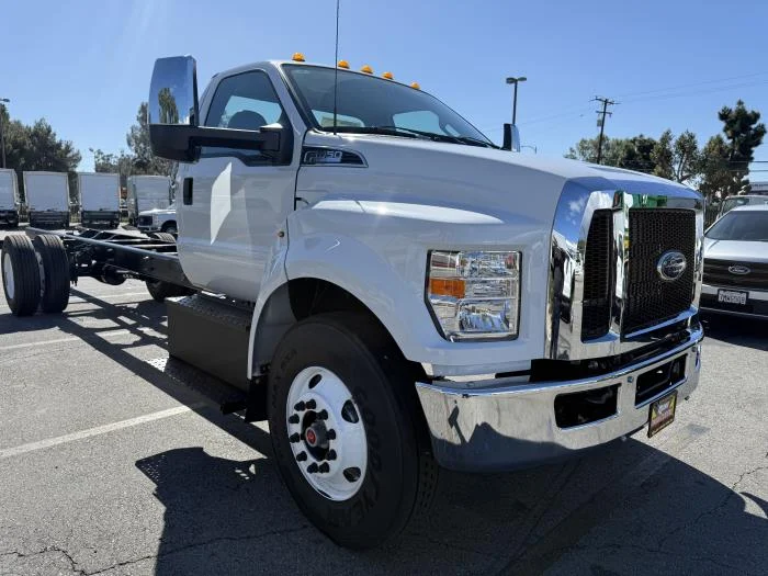 2027 Ford F-650 — photo 5