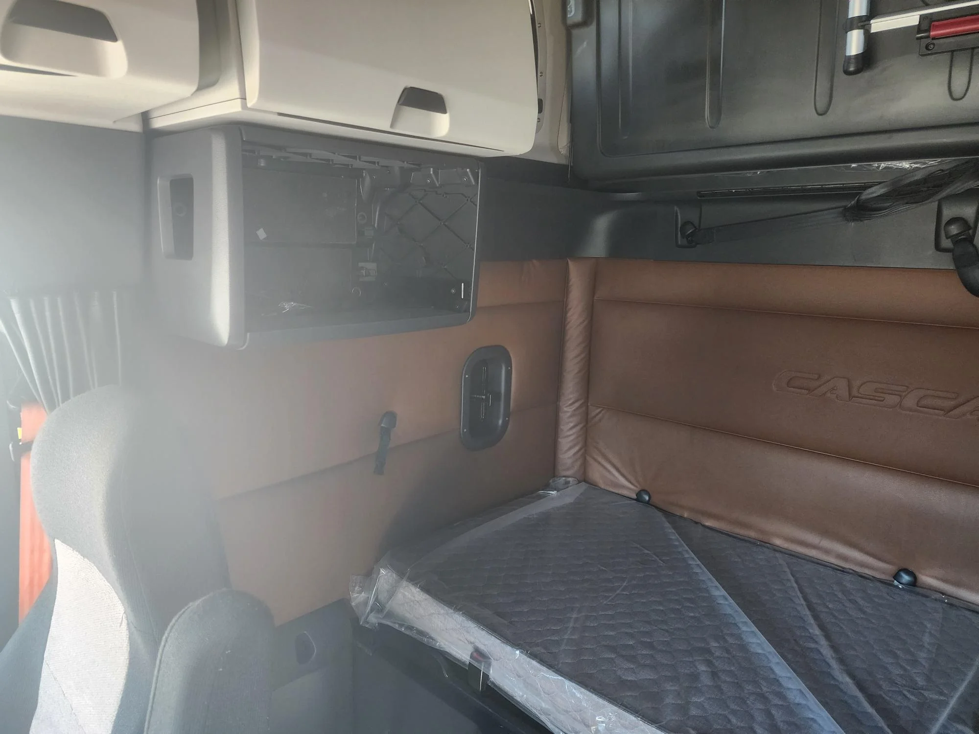 2021 Freightliner Cascadia in Fresno, CA — photo 16
