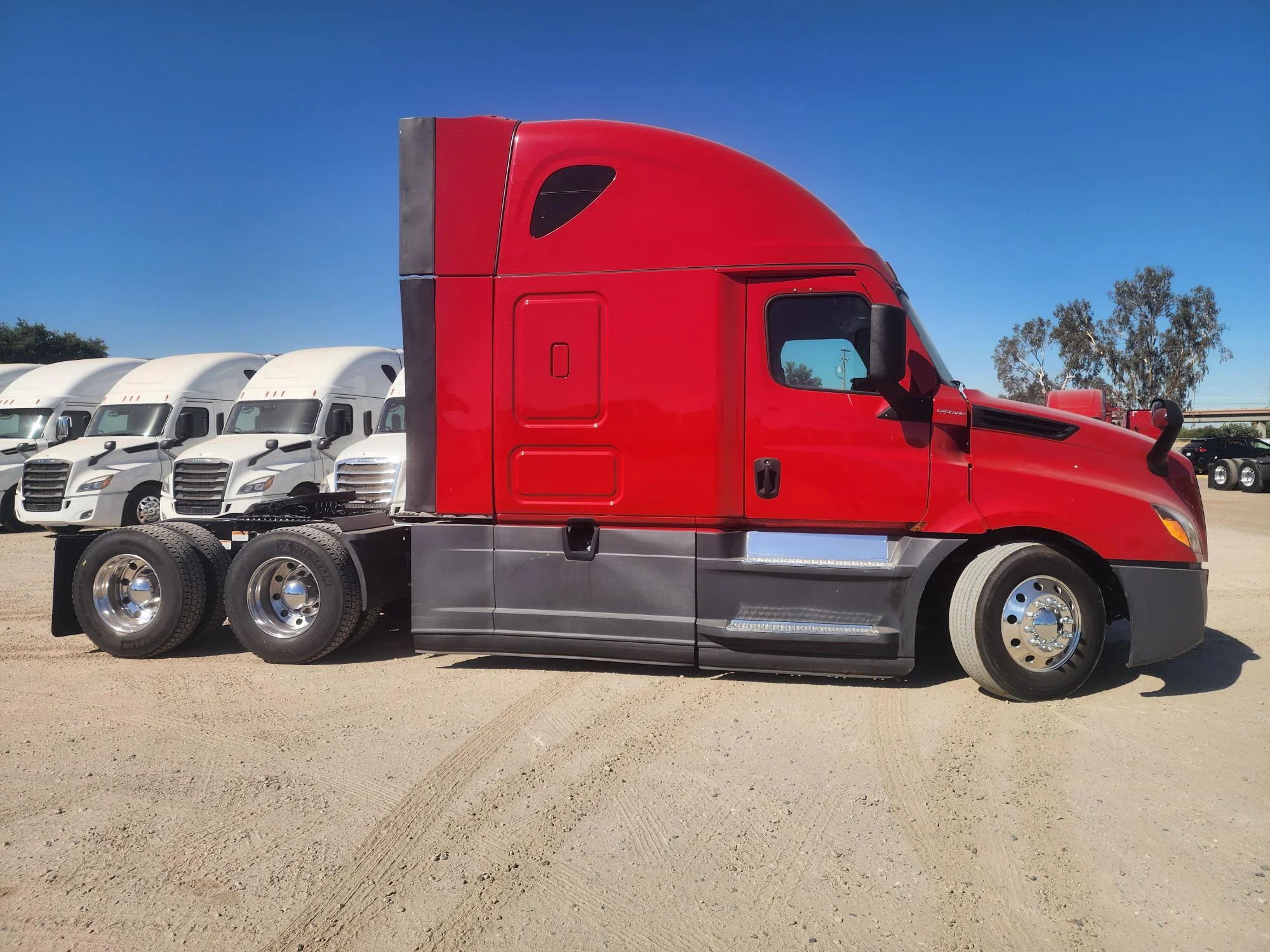 2021 Freightliner Cascadia in Fresno, CA — photo 7