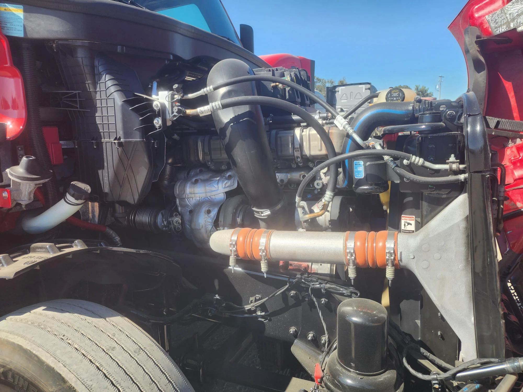 2021 Freightliner Cascadia in Fresno, CA — photo 10