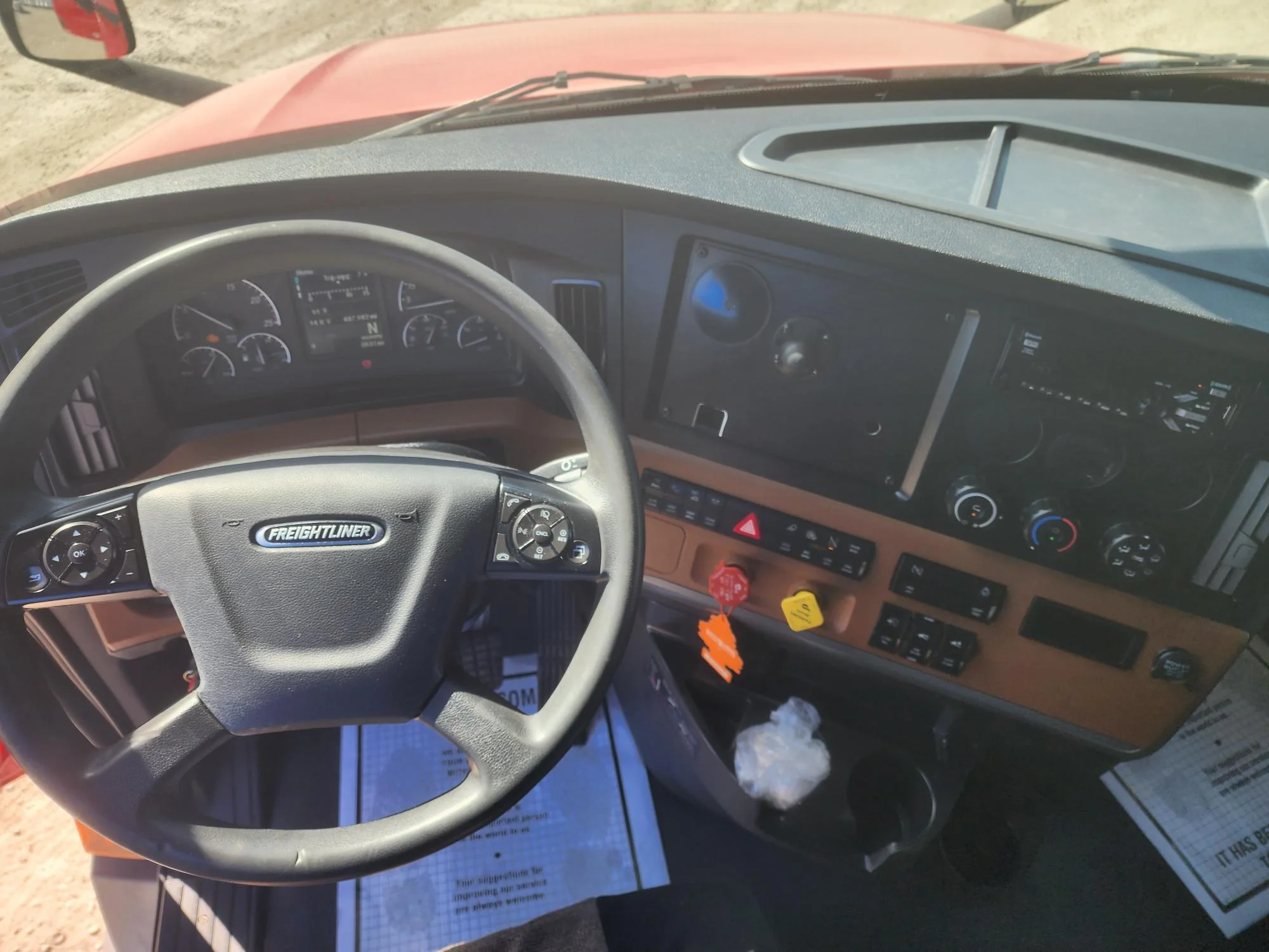 2021 Freightliner Cascadia in Fresno, CA — photo 15