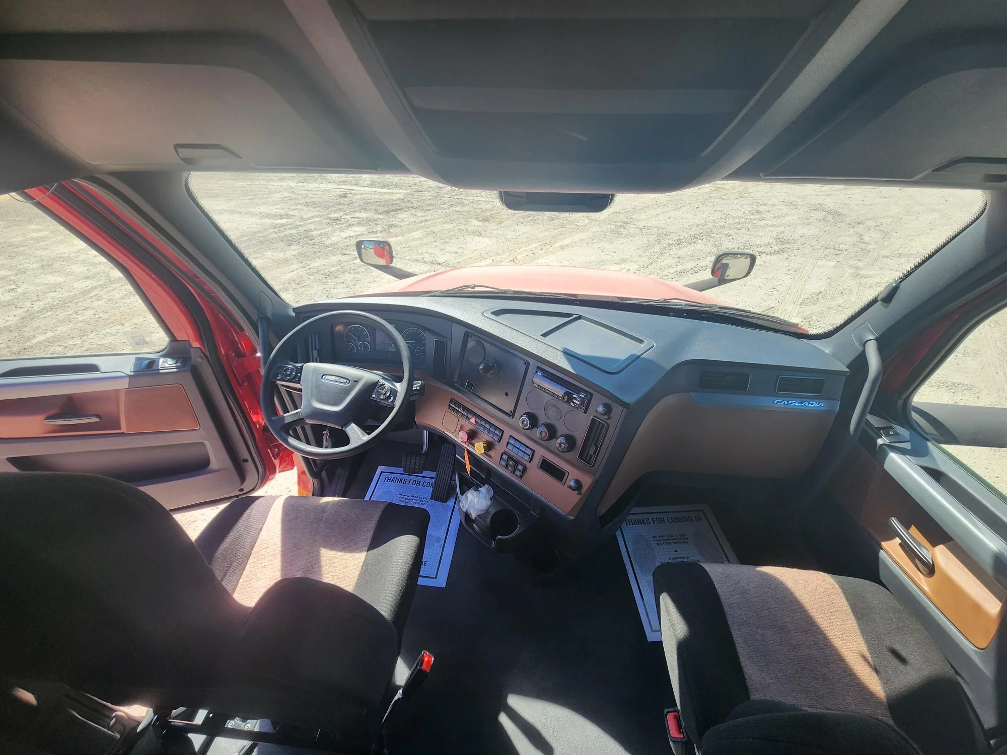 2021 Freightliner Cascadia in Fresno, CA — photo 3