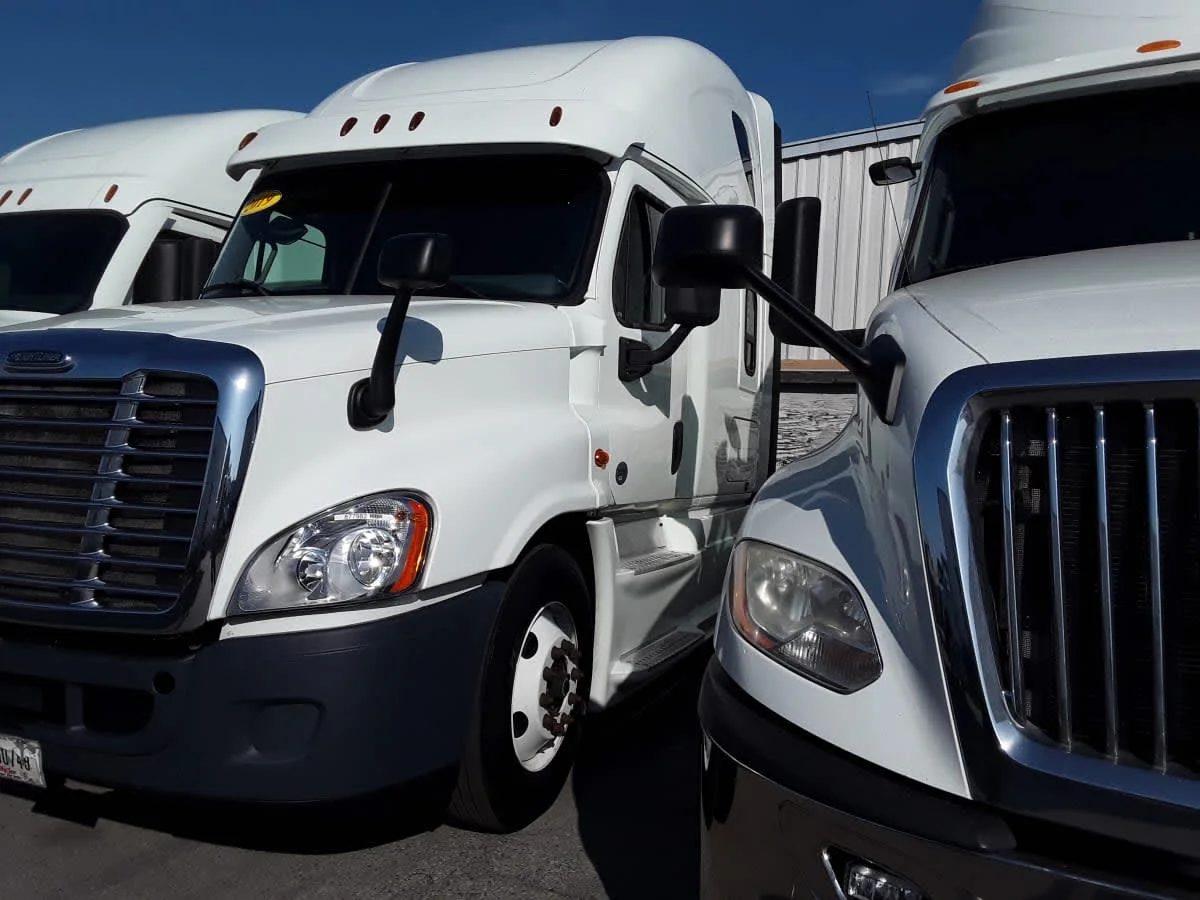 2019 Freightliner Cascadia - image 3