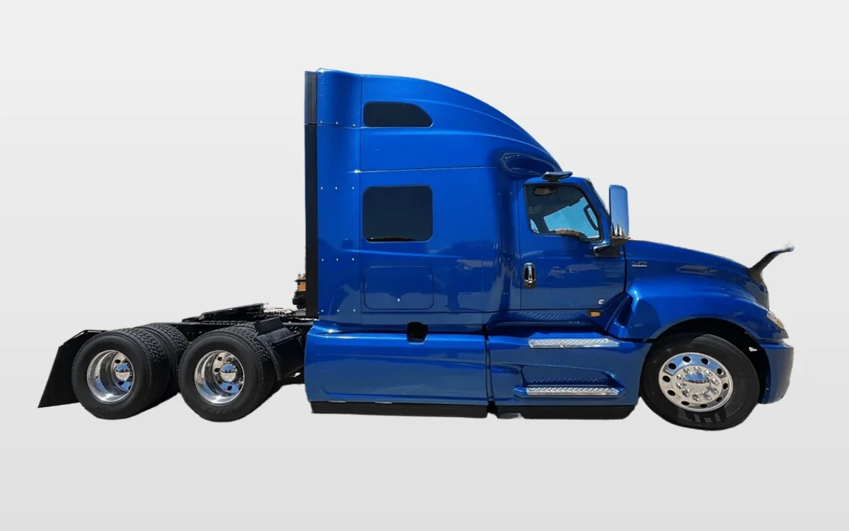 2020 International LT - image 1