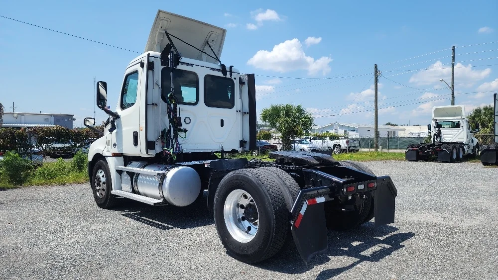 2020 Freightliner Cascadia in Ocala, FL — photo 5