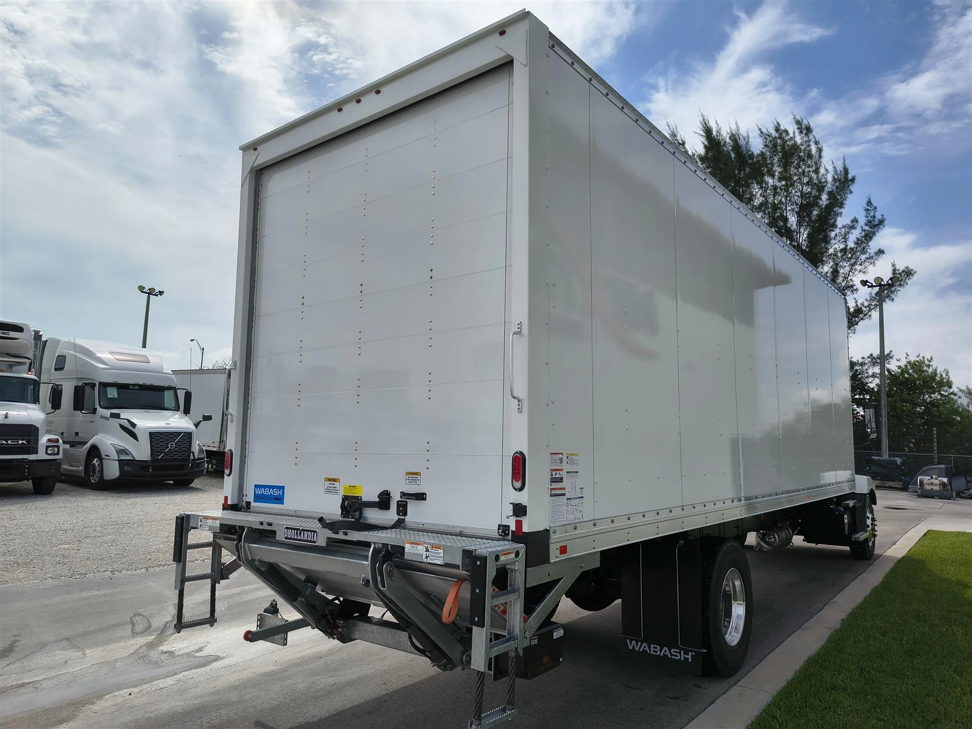 2027 Mack MD in Miami, FL — photo 5