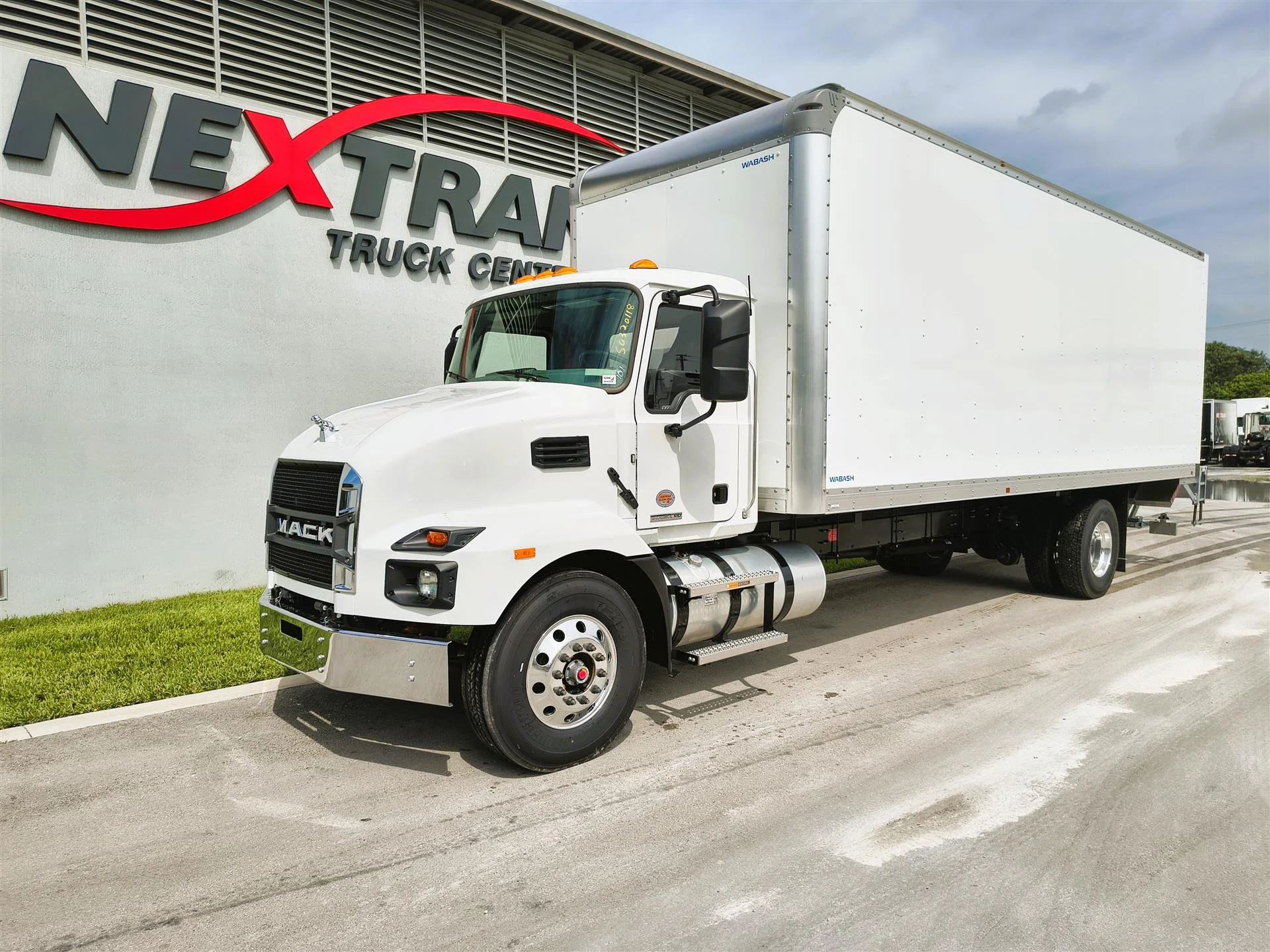 2027 Mack MD in Miami, FL — photo 2