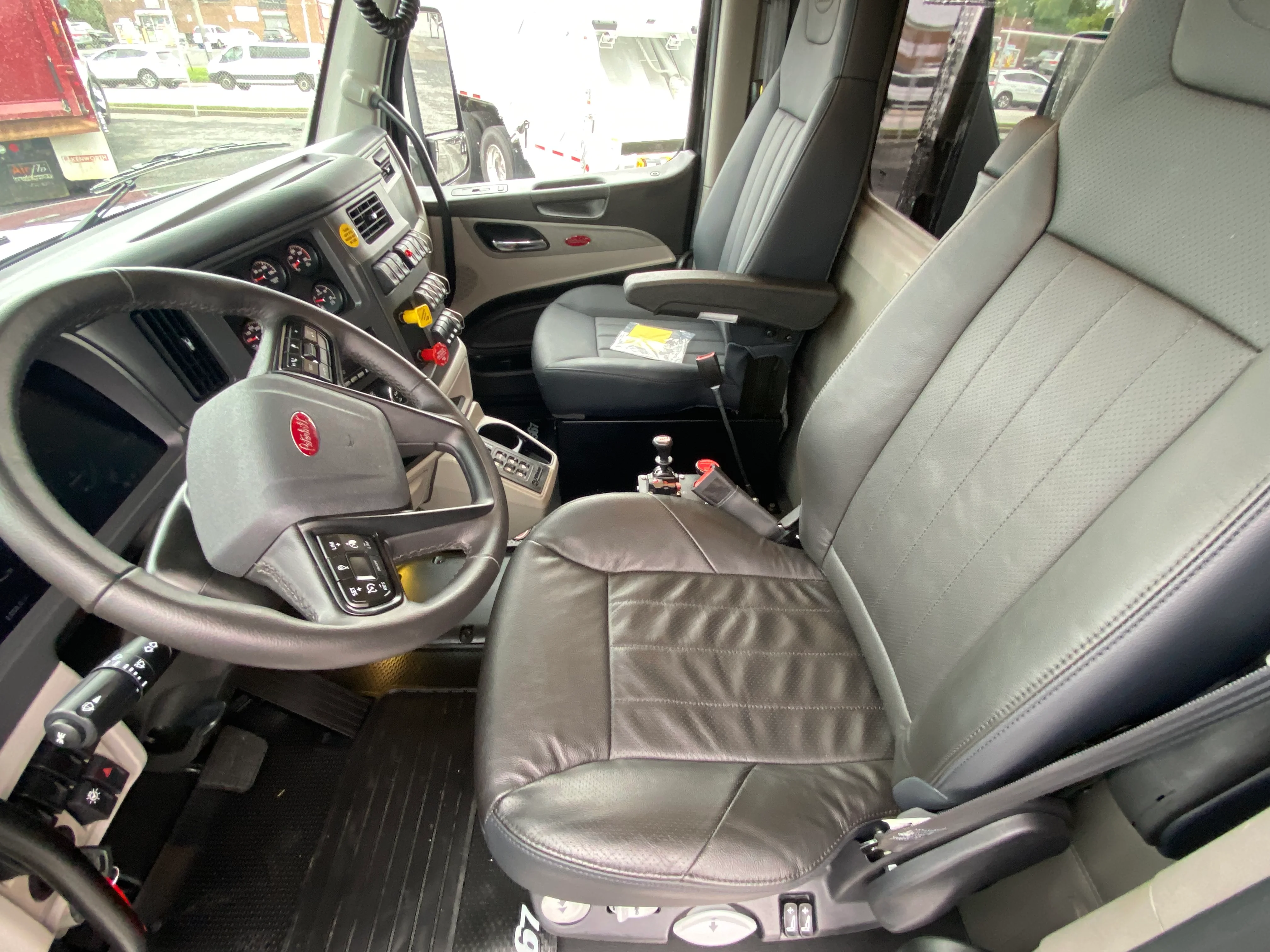 2025 Peterbilt 567 in Landover, MD — photo 8
