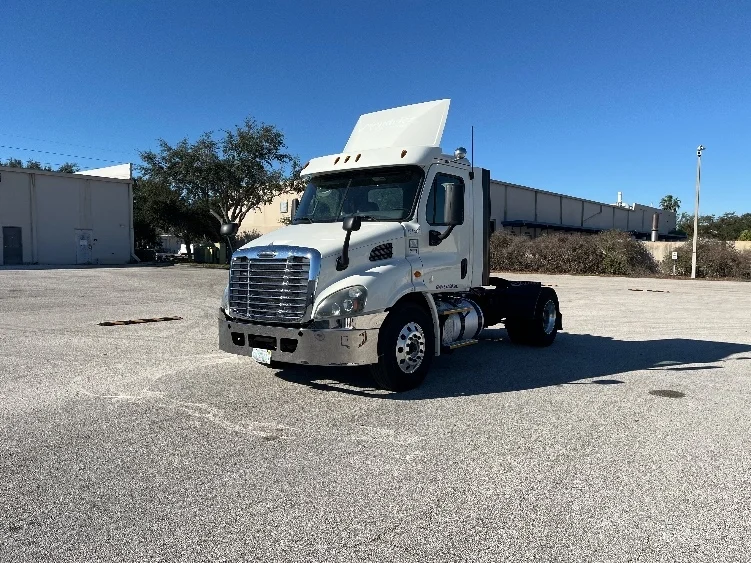2017 Freightliner Cascadia - image 3