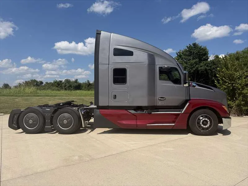 2025 Kenworth T680 in Springfield, MO — photo 5