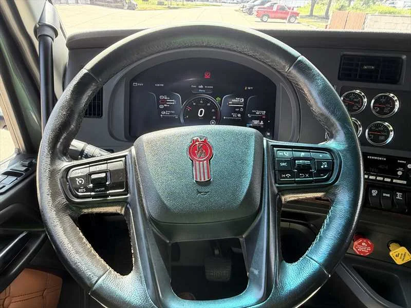 2025 Kenworth T680 in Springfield, MO — photo 10