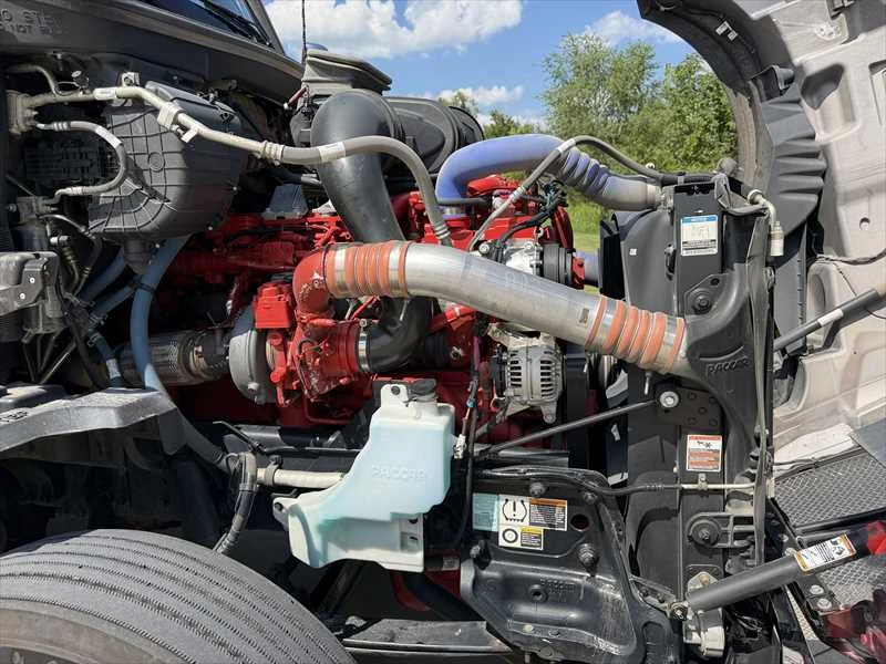 2025 Kenworth T680 in Springfield, MO — photo 8