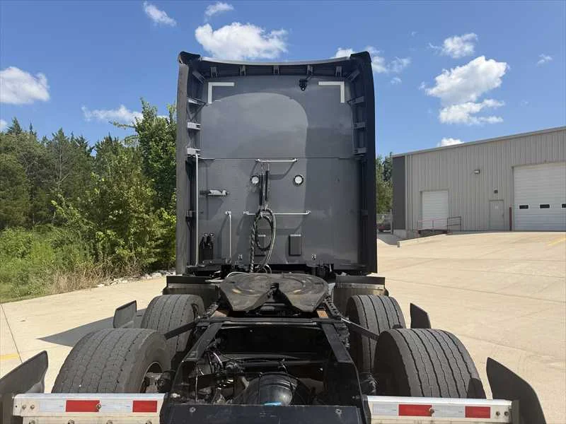 2025 Kenworth T680 in Springfield, MO — photo 4