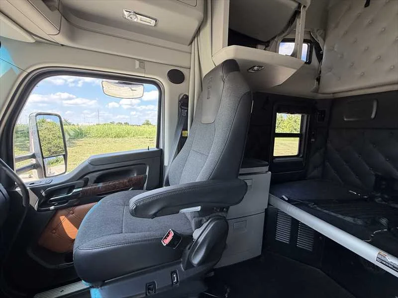 2025 Kenworth T680 in Springfield, MO — photo 13