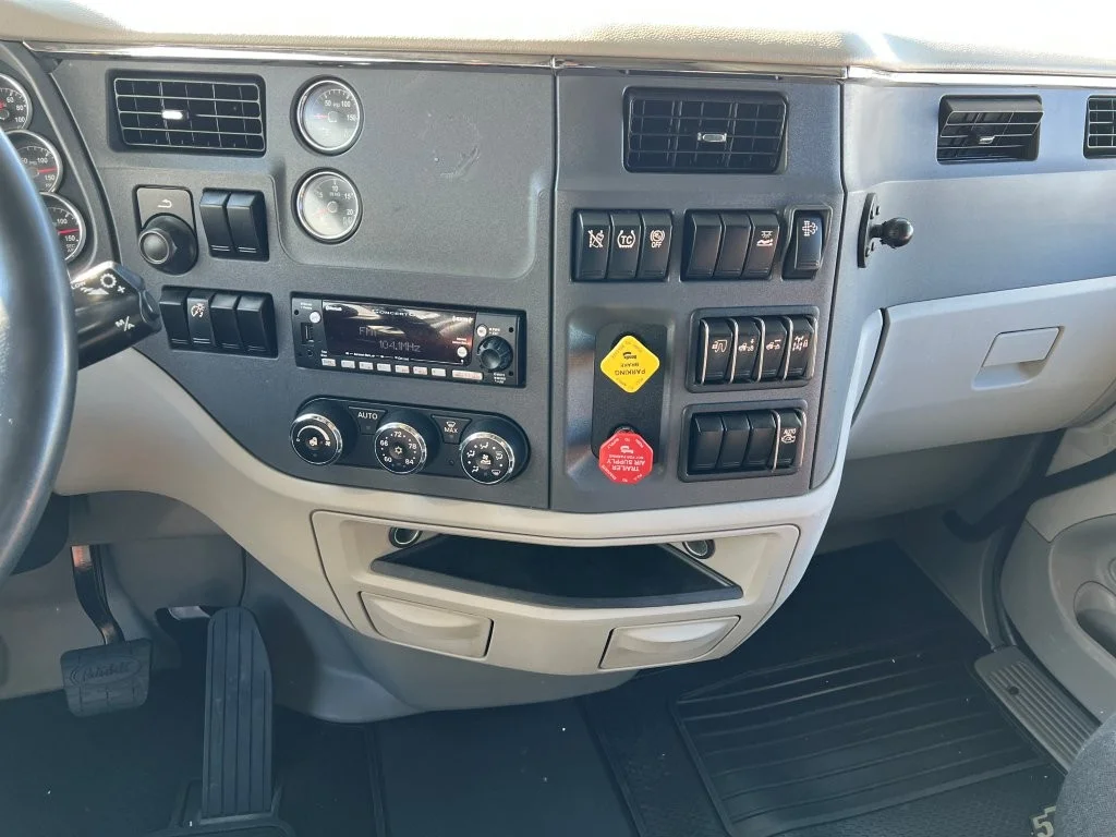 2021 Peterbilt 579 in Dayton, OH — photo 16