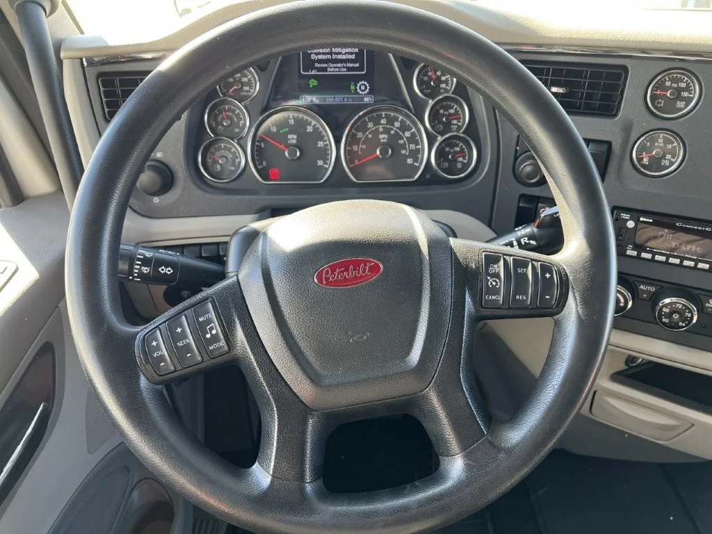2021 Peterbilt 579 in Dayton, OH — photo 15