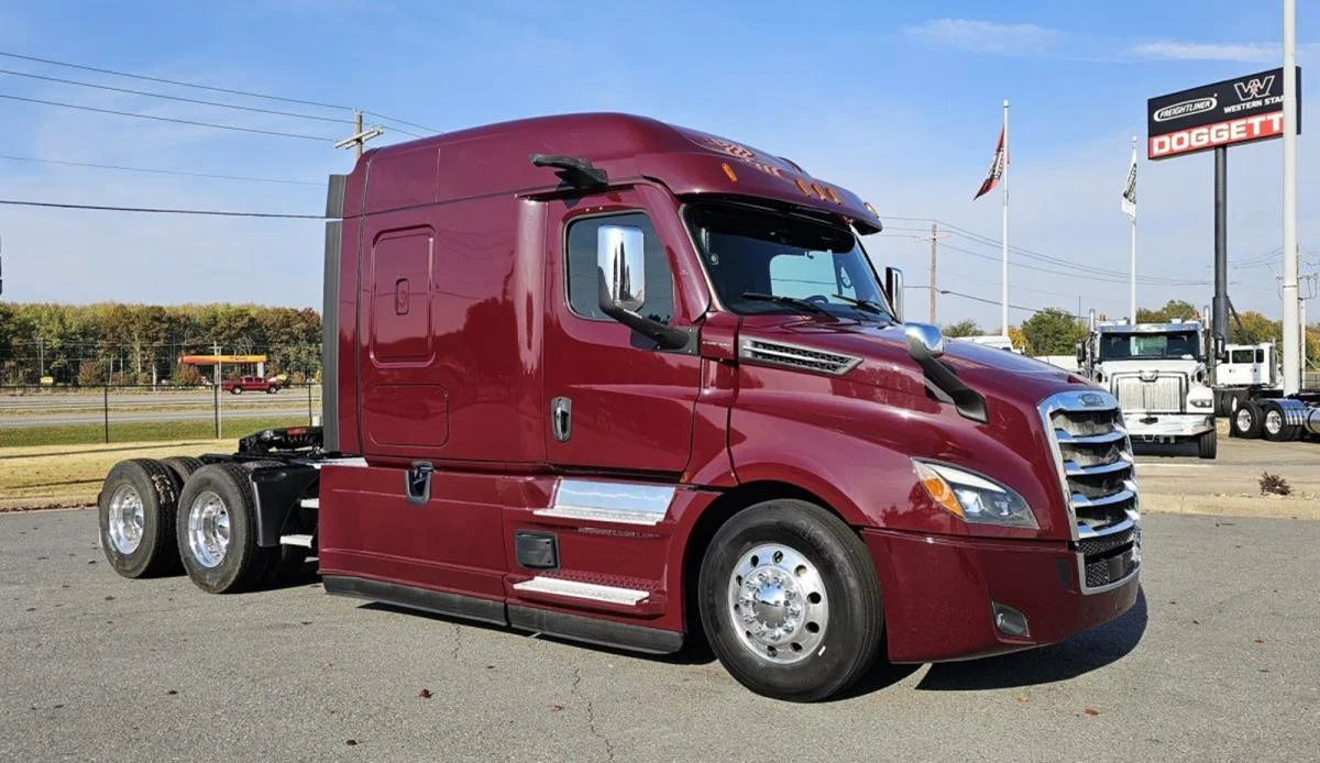 2022 Freightliner Cascadia in Springdale, AR
