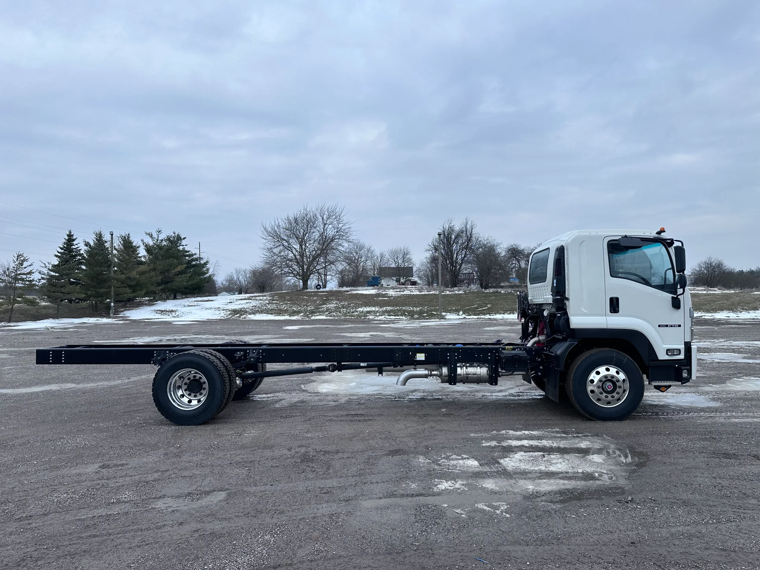 2025 Isuzu FTR - image 4