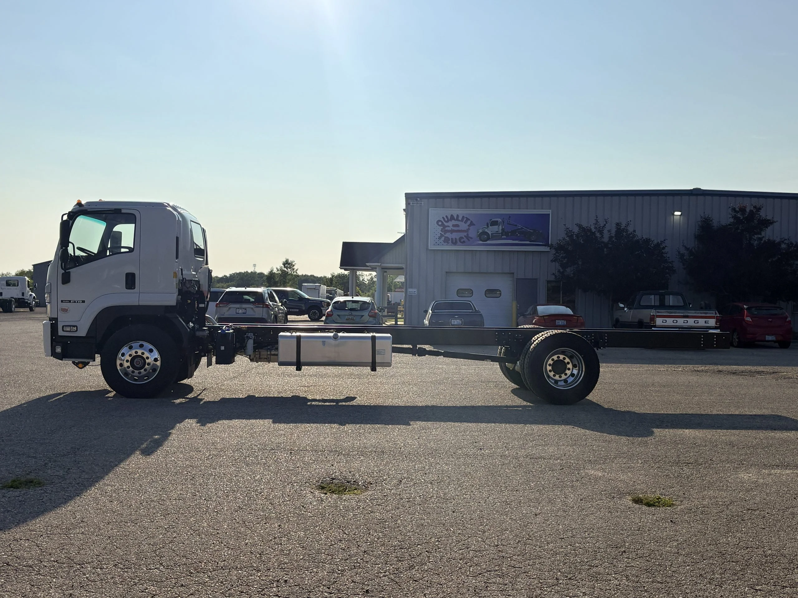 2025 Isuzu FTR — photo 5