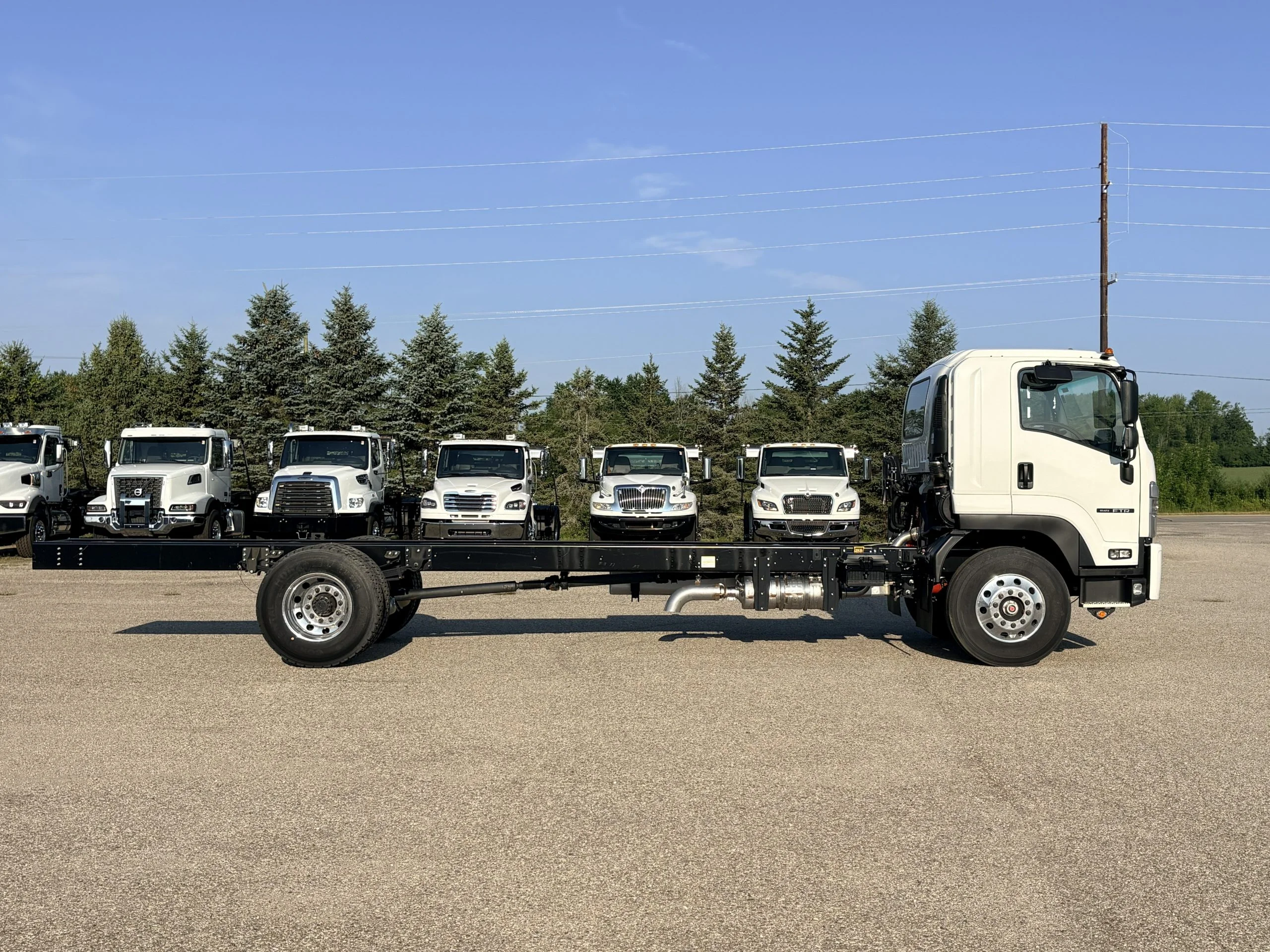 2025 Isuzu FTR — photo 4