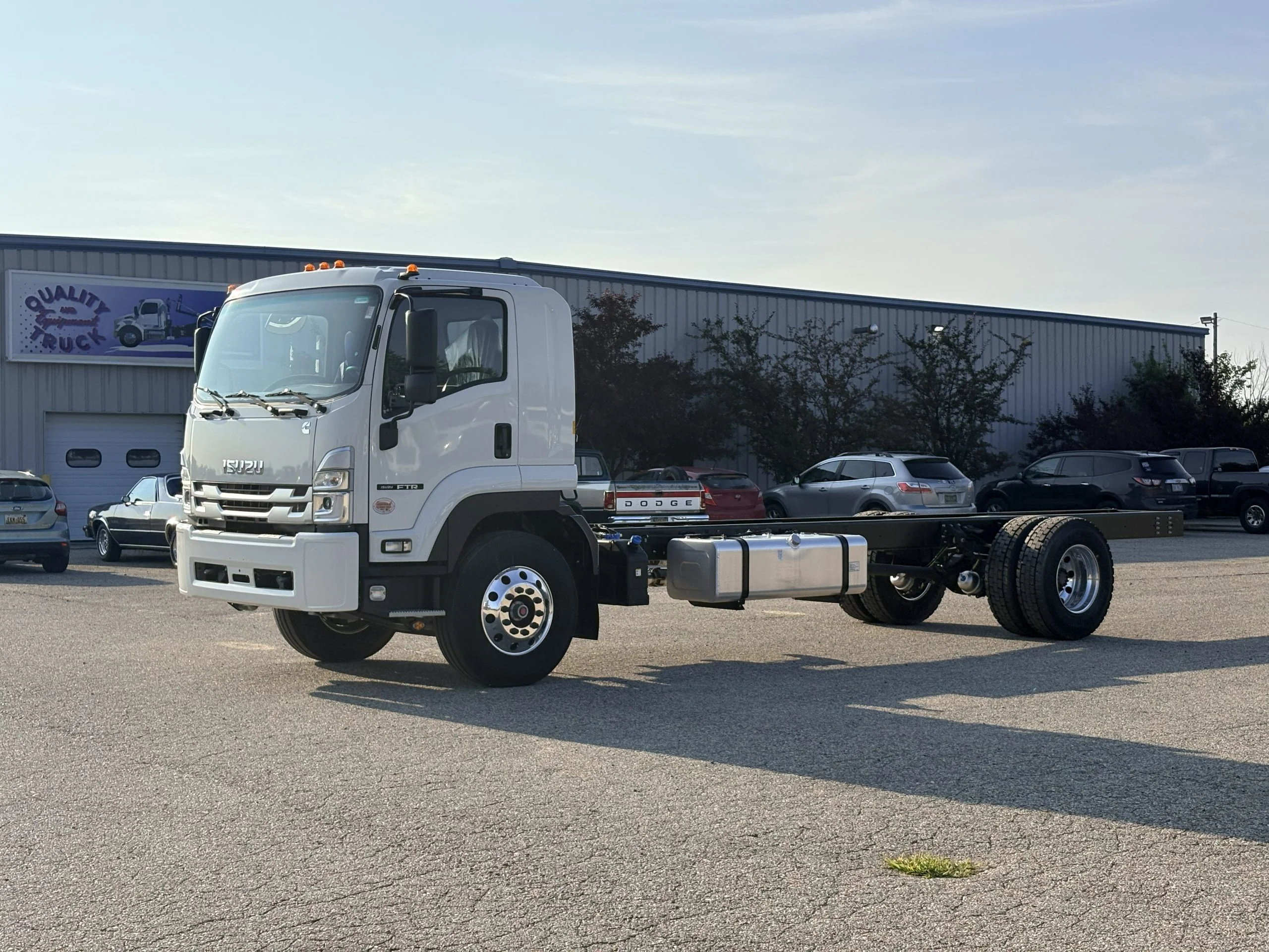 2025 Isuzu FTR — photo 3