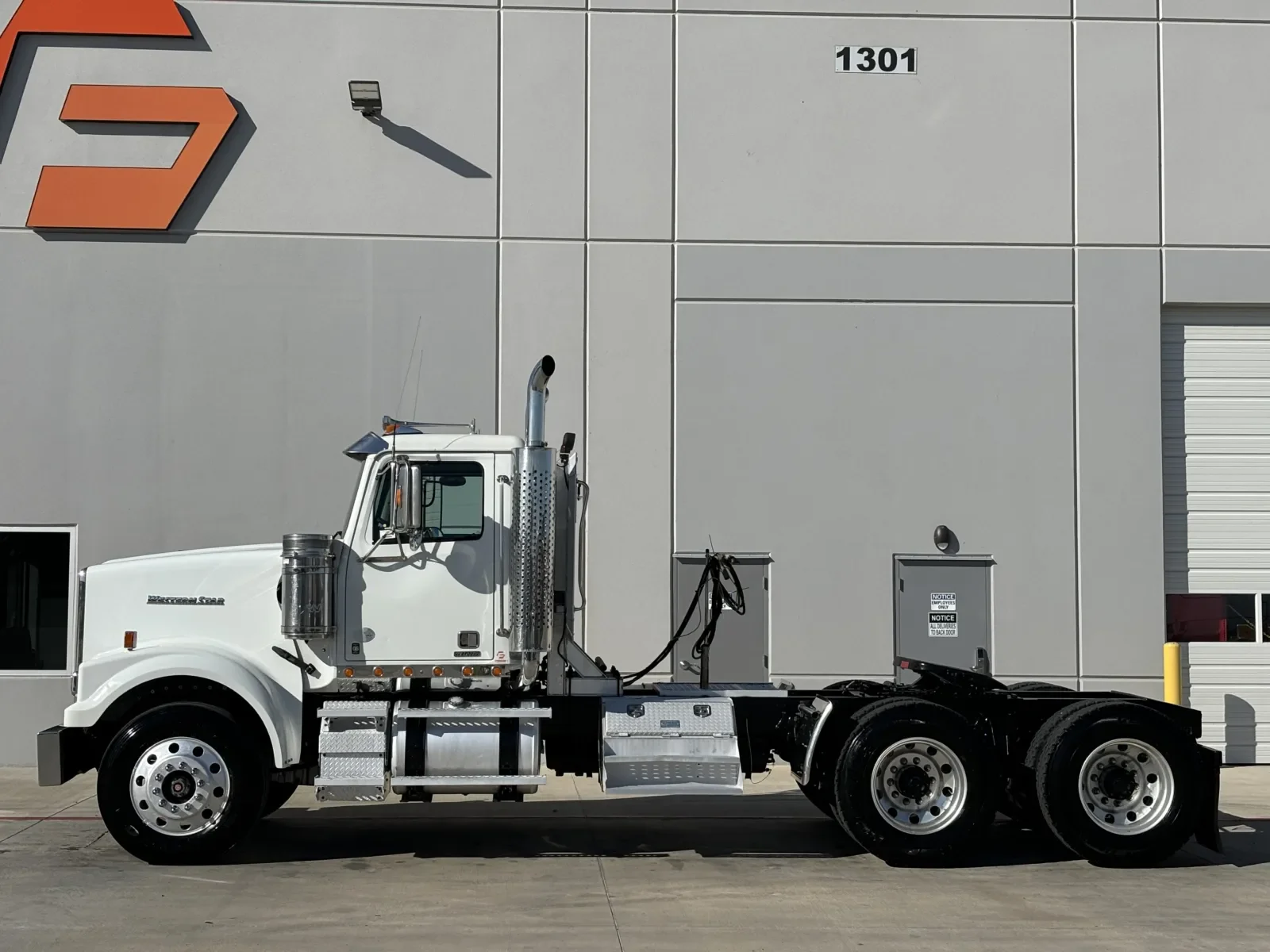 2015 Western Star 4900 in Hutchins, TX — photo 4