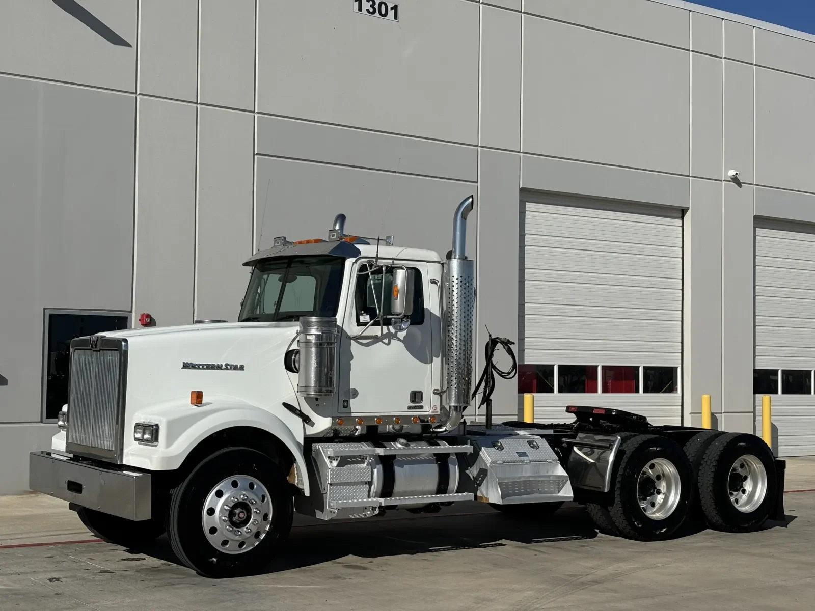 2015 Western Star 4900 - image 2