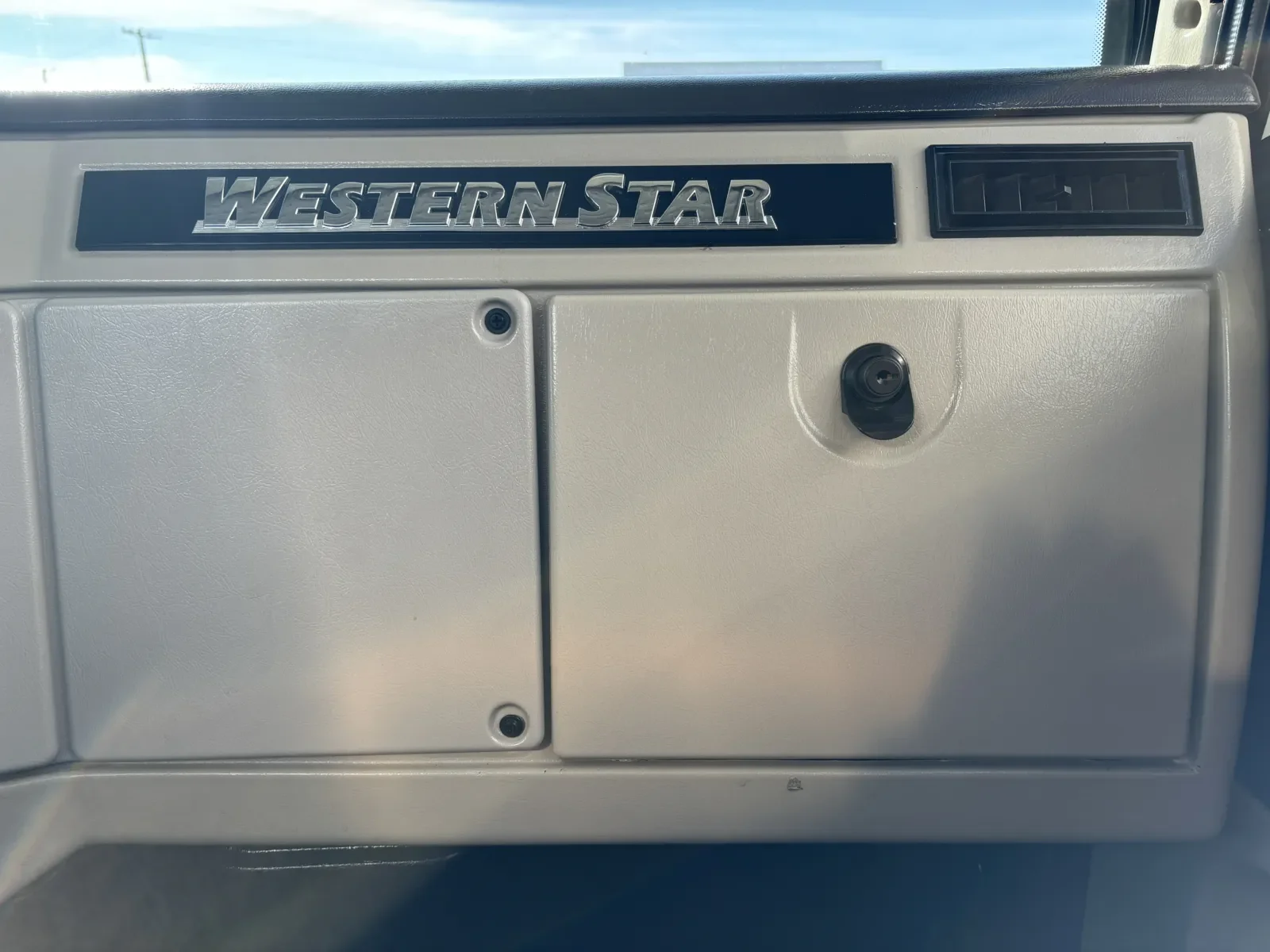2015 Western Star 4900 in Hutchins, TX — photo 19