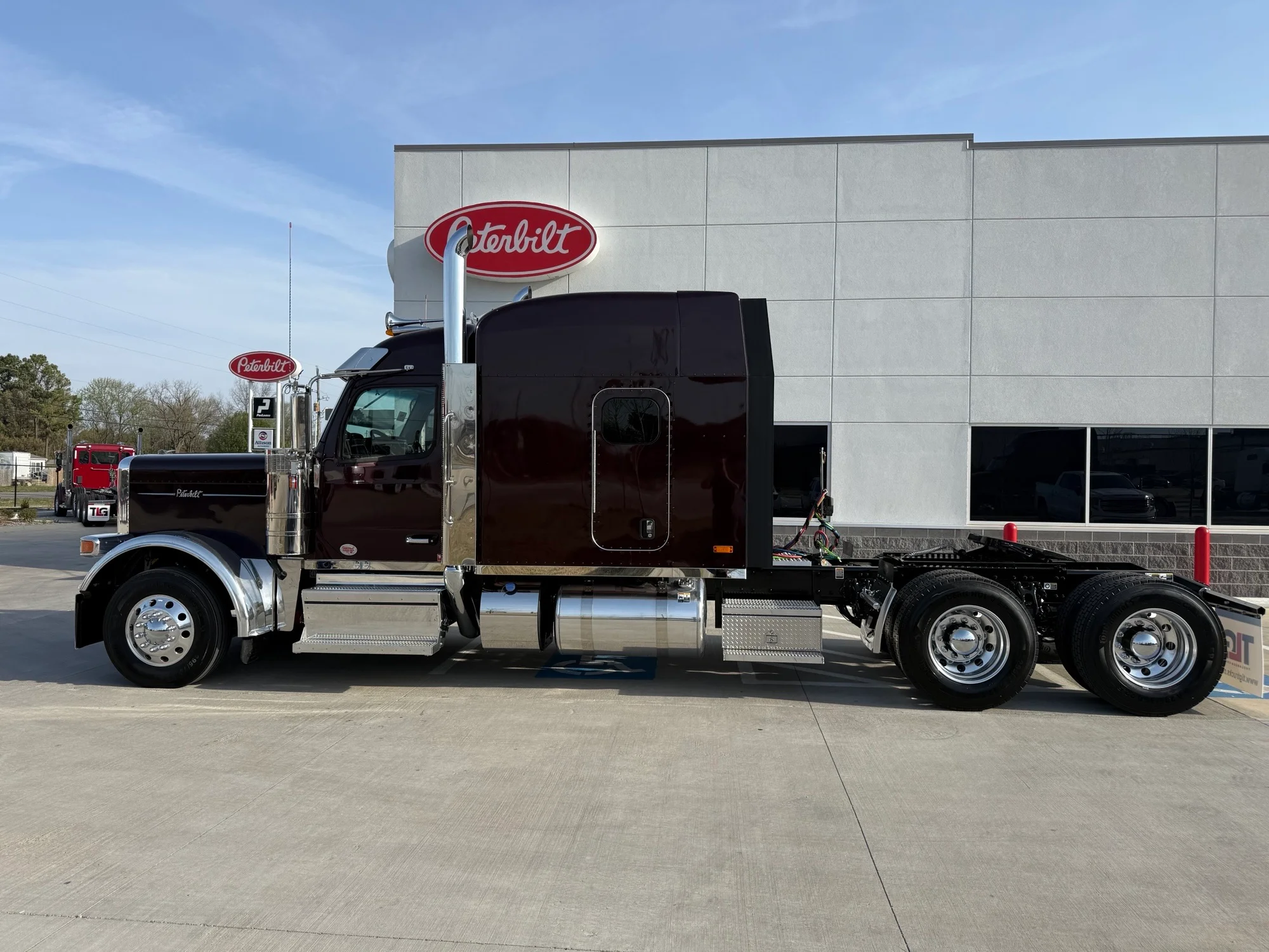 2027 Peterbilt 589 in Lowell, AR — photo 2