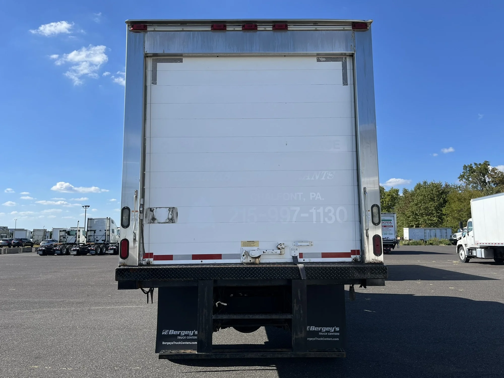 2020 Hino 268 - image 5