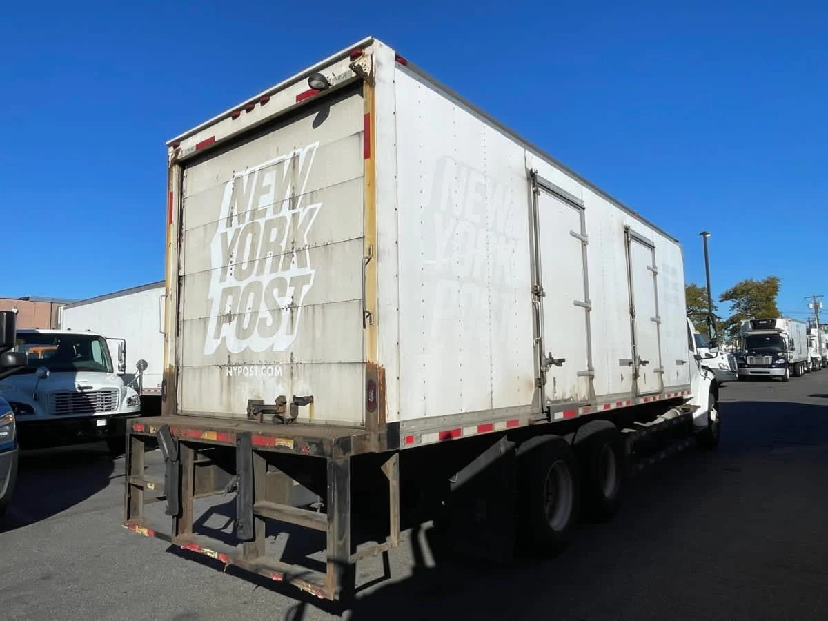 2017 Freightliner M2 106 - image 4