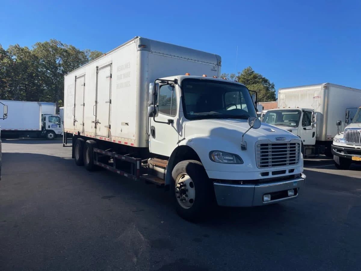 2017 Freightliner M2 106 - image 3