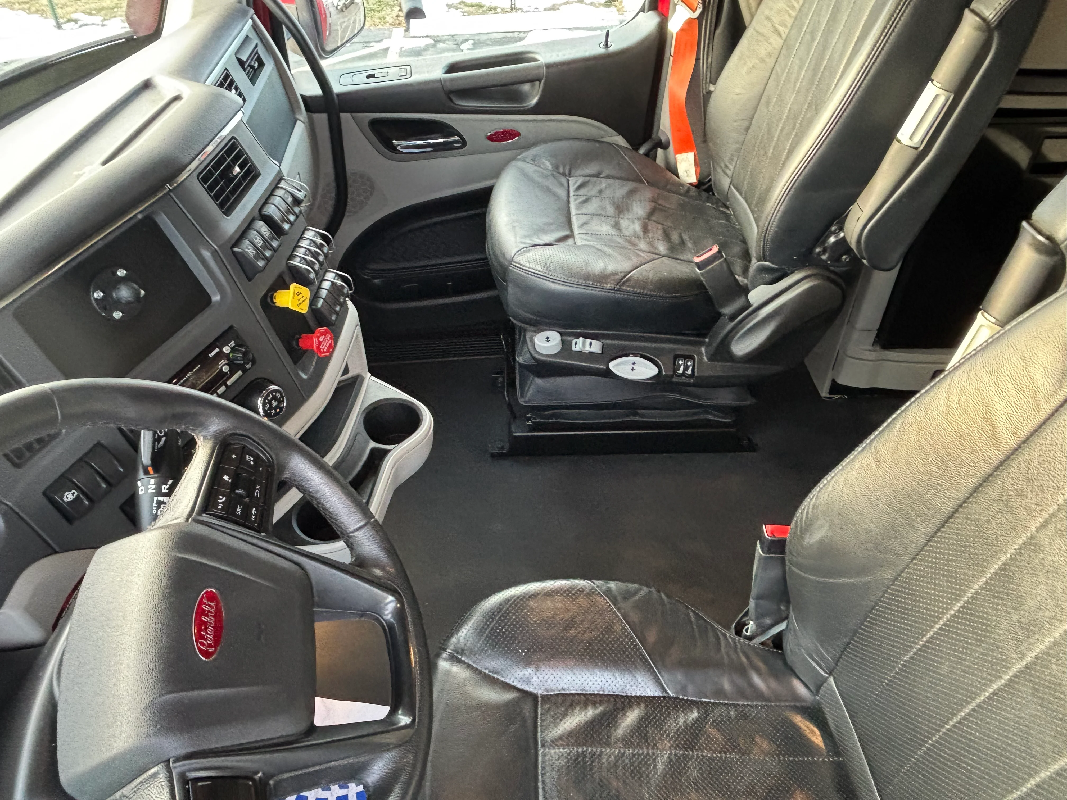 2023 Peterbilt 579 - image 15