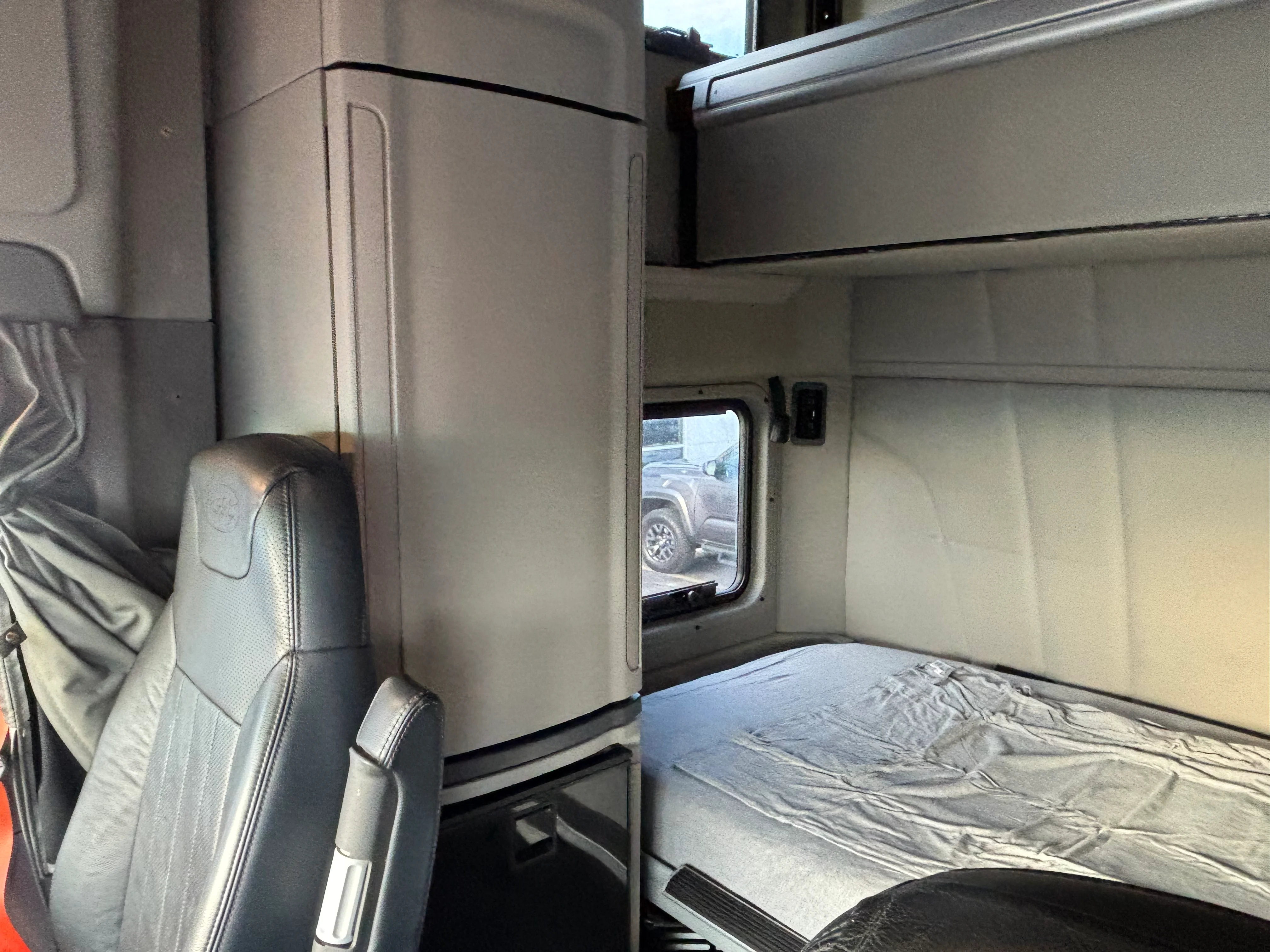 2023 Peterbilt 579 - image 16