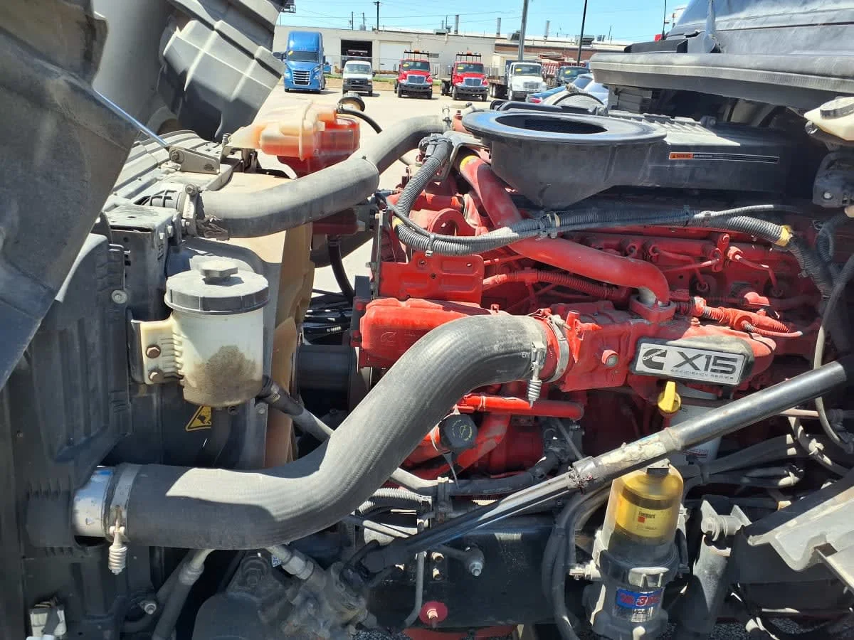 2019 International LT in Cleveland, OH — photo 9