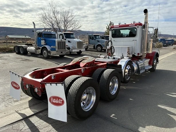2023 Peterbilt 389 - image 5