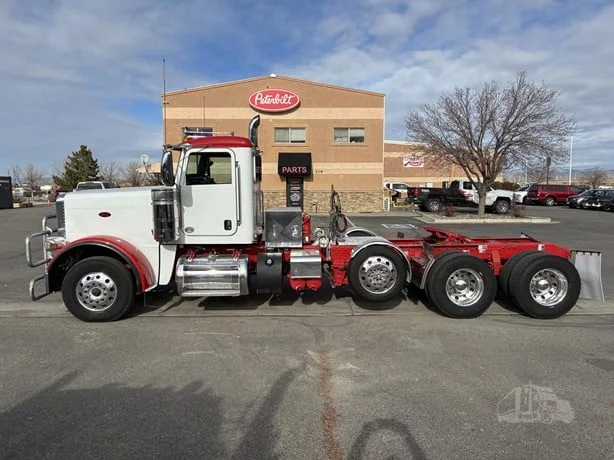 2023 Peterbilt 389 - image 2