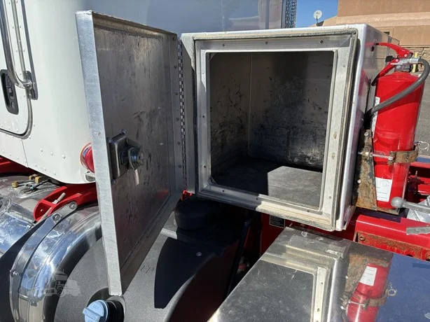 2023 Peterbilt 389 - image 39