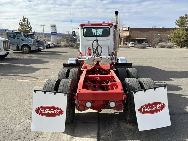 2023 Peterbilt 389 - image 4