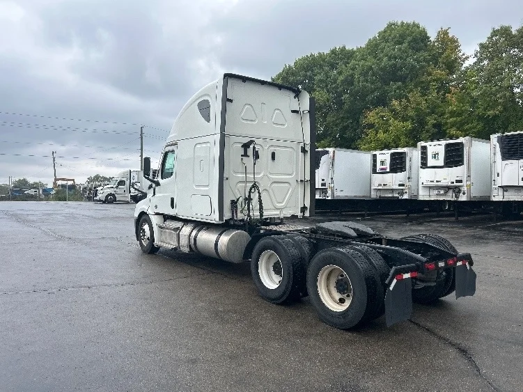 2022 Freightliner Cascadia in Chattanooga, TN — photo 5