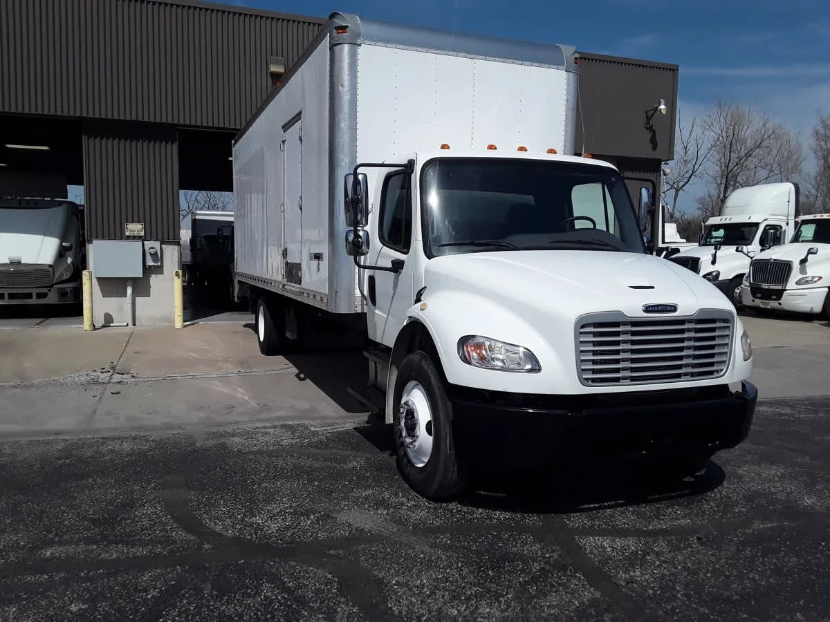 2019 Freightliner M2 106 in Kansas City, MO — photo 3