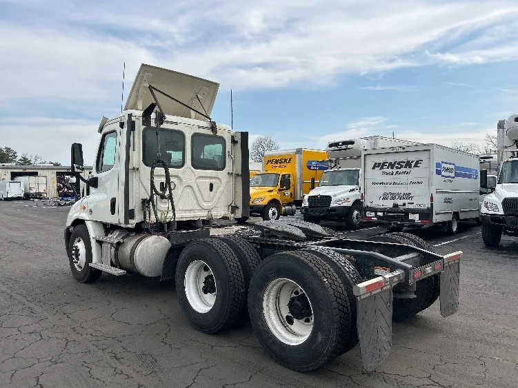2018 Freightliner Cascadia - image 5