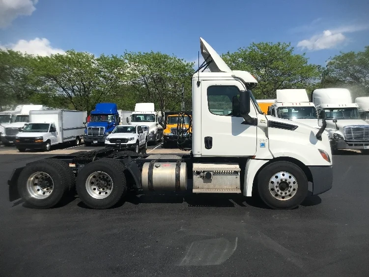 2019 Freightliner Cascadia in Reading, PA — photo 8