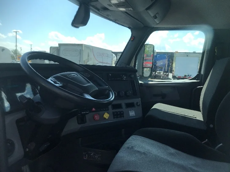 2019 Freightliner Cascadia in Reading, PA — photo 10