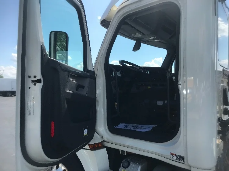 2019 Freightliner Cascadia in Reading, PA — photo 9