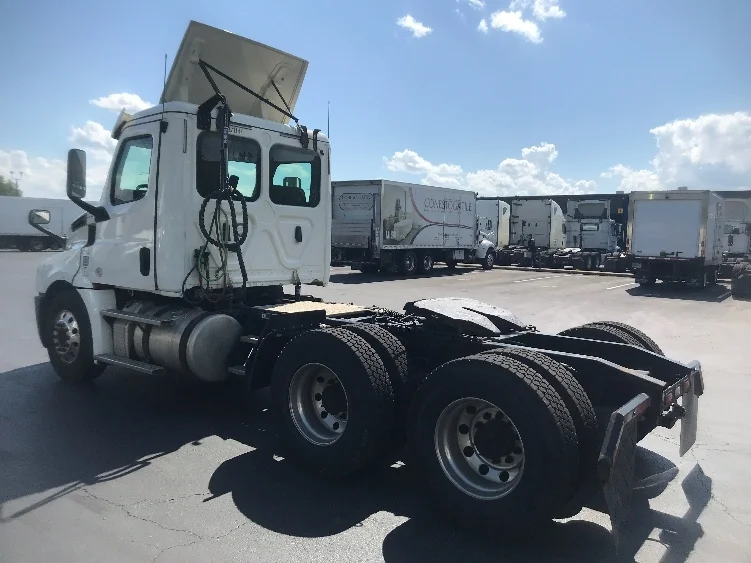 2019 Freightliner Cascadia in Reading, PA — photo 5