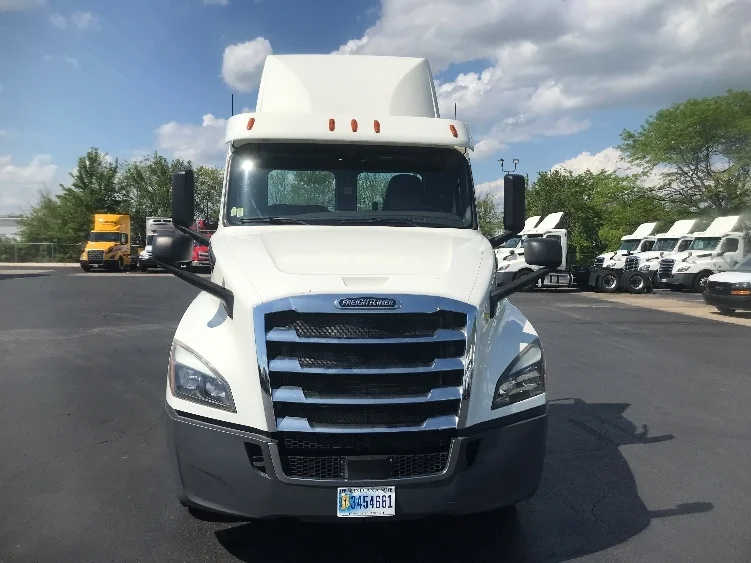 2019 Freightliner Cascadia in Reading, PA — photo 2
