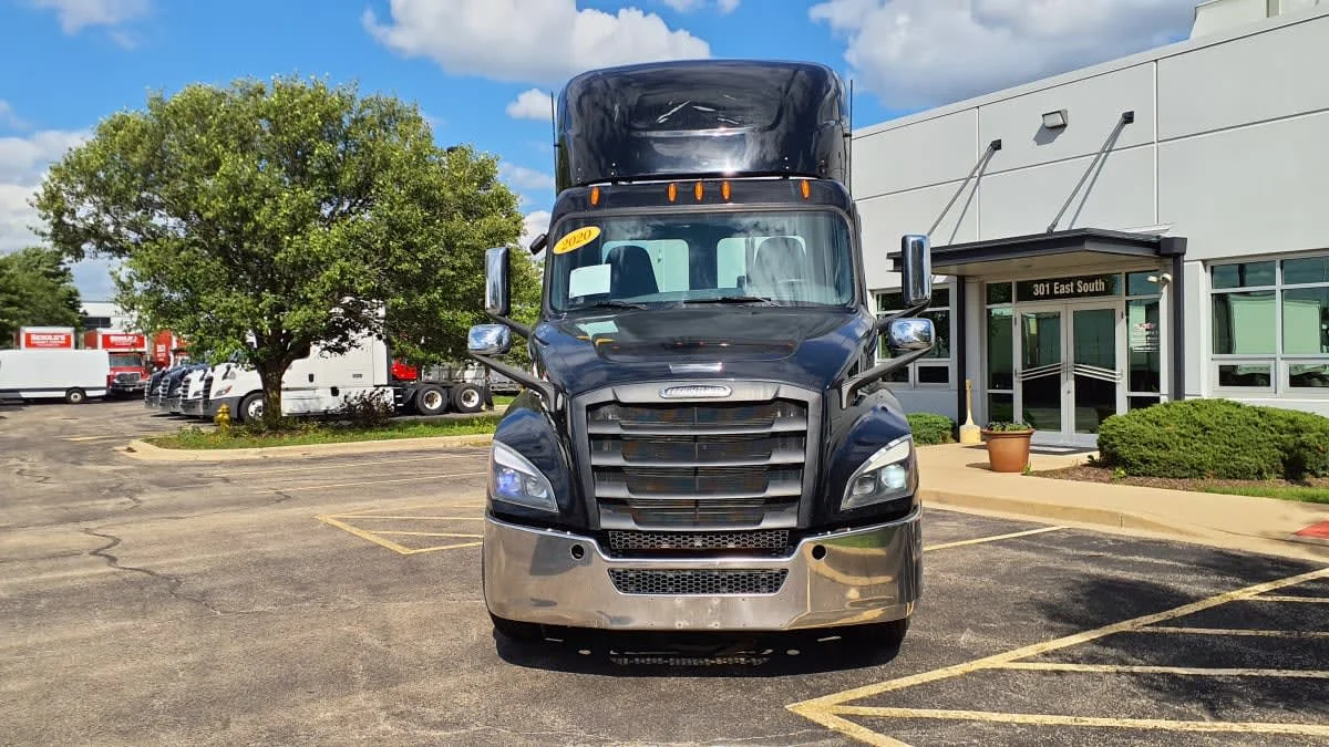 2020 Freightliner Cascadia in Bolingbrook, IL — photo 2