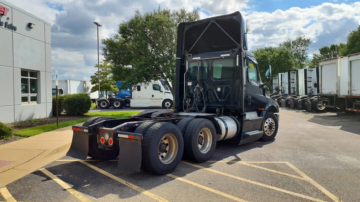 2020 Freightliner Cascadia in Bolingbrook, IL — photo 4